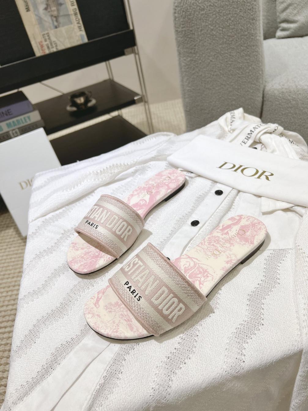 Chrstian Dior slippers 133570