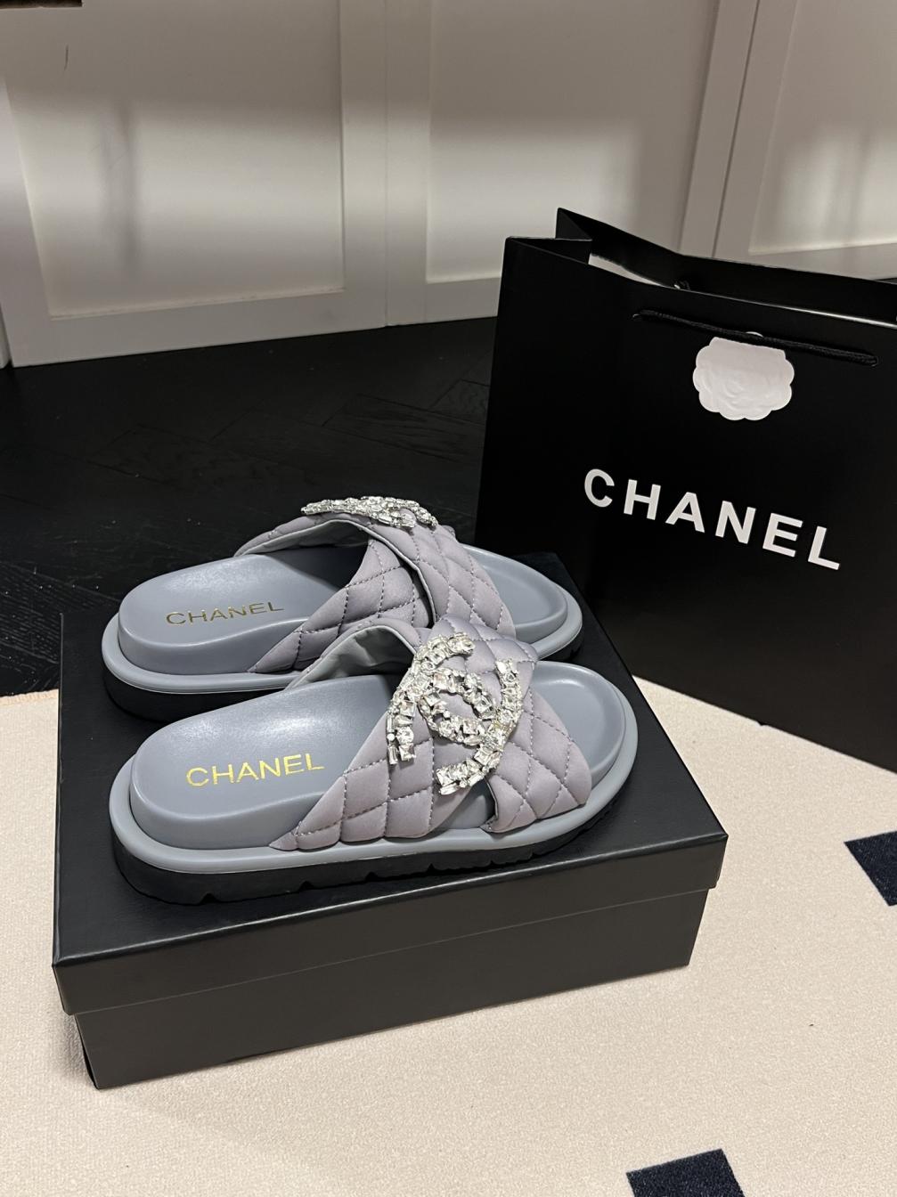CHANEL Crystal CC slippers 133636