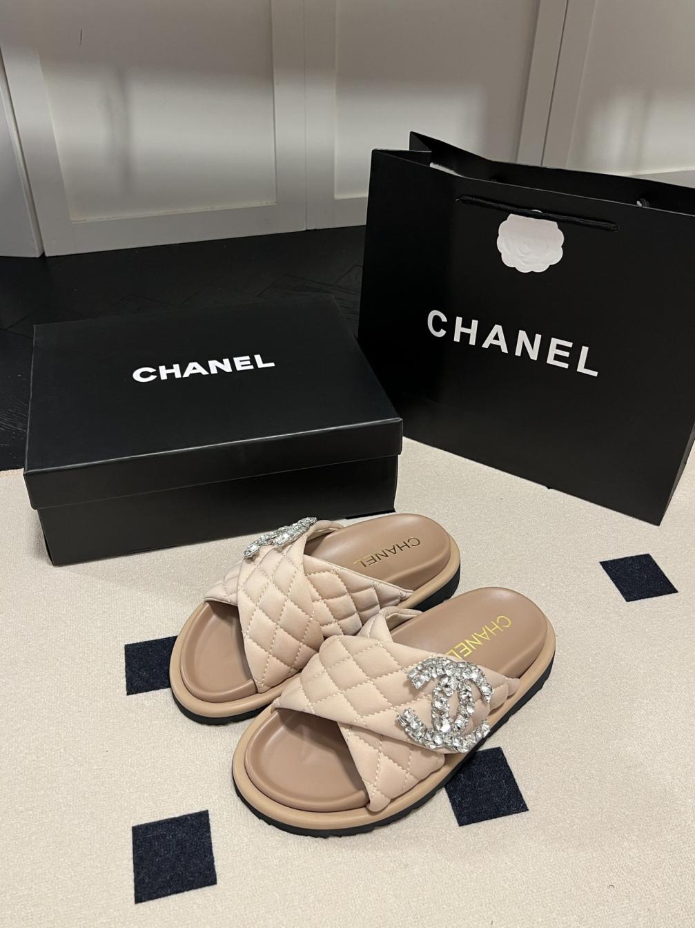 CHANEL Crystal CC slippers 133636