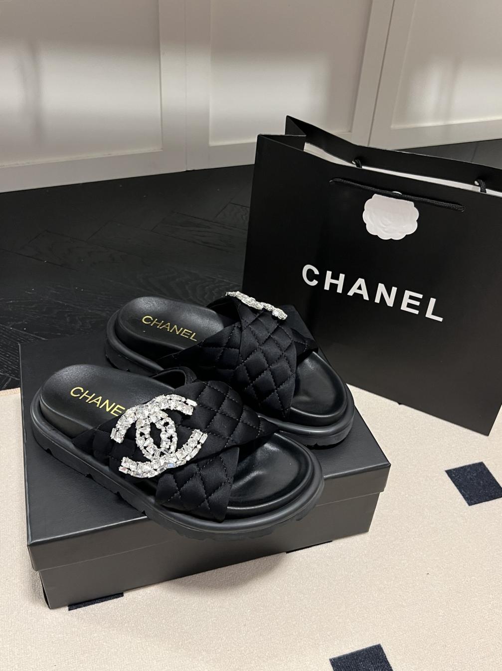 CHANEL Crystal CC slippers 133636