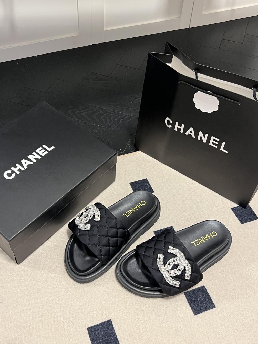 CHANEL Crystal CC slippers 133635