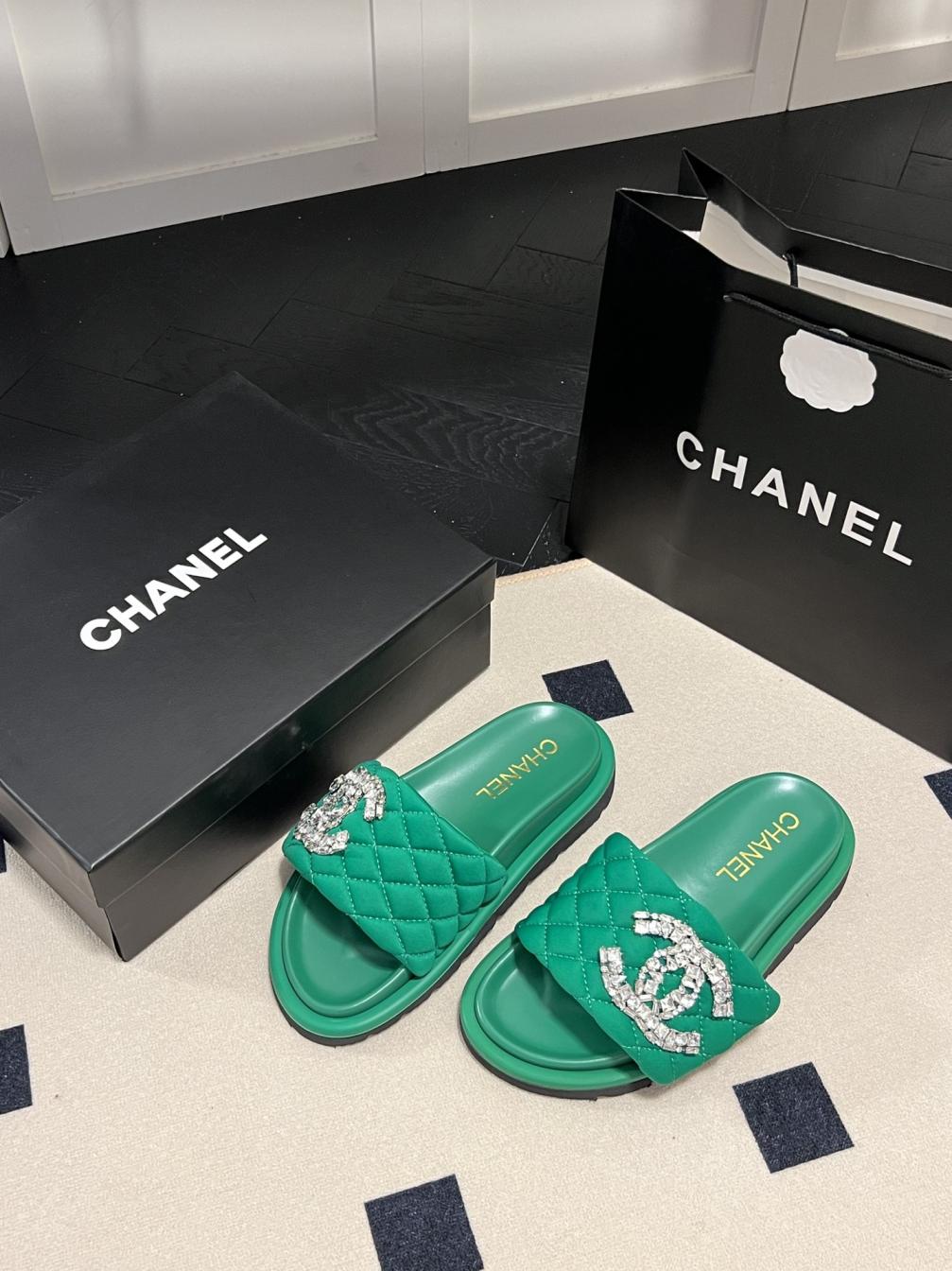 CHANEL Crystal CC slippers 133635