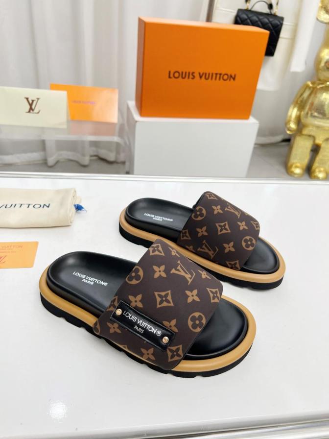Louis Vuitton LV unisex slippers 133883