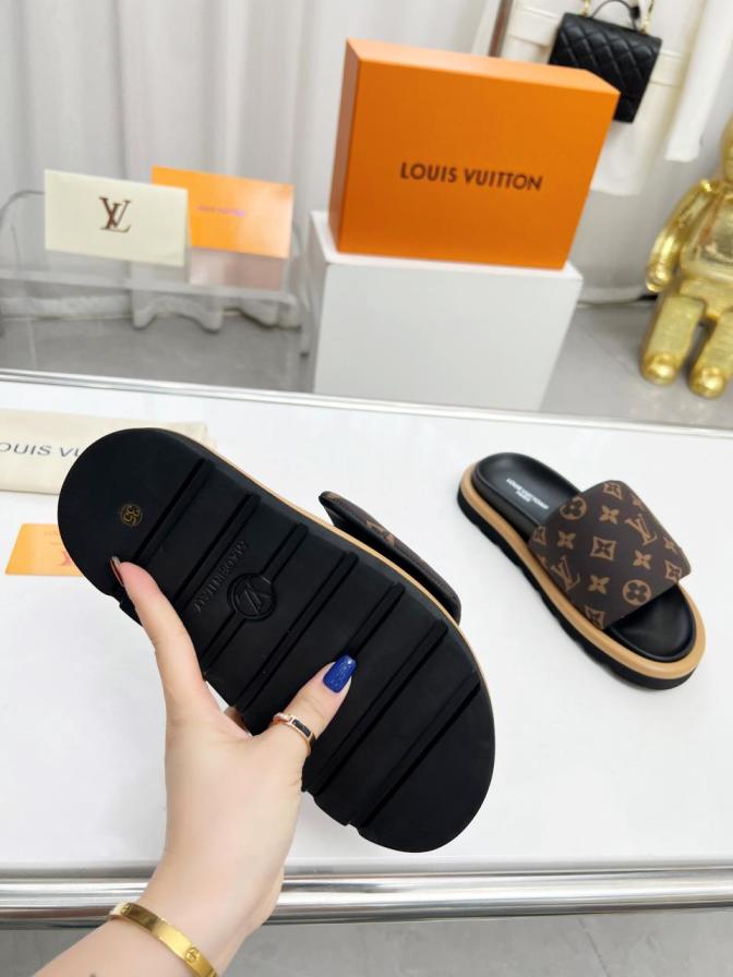 Louis Vuitton LV unisex slippers 133883