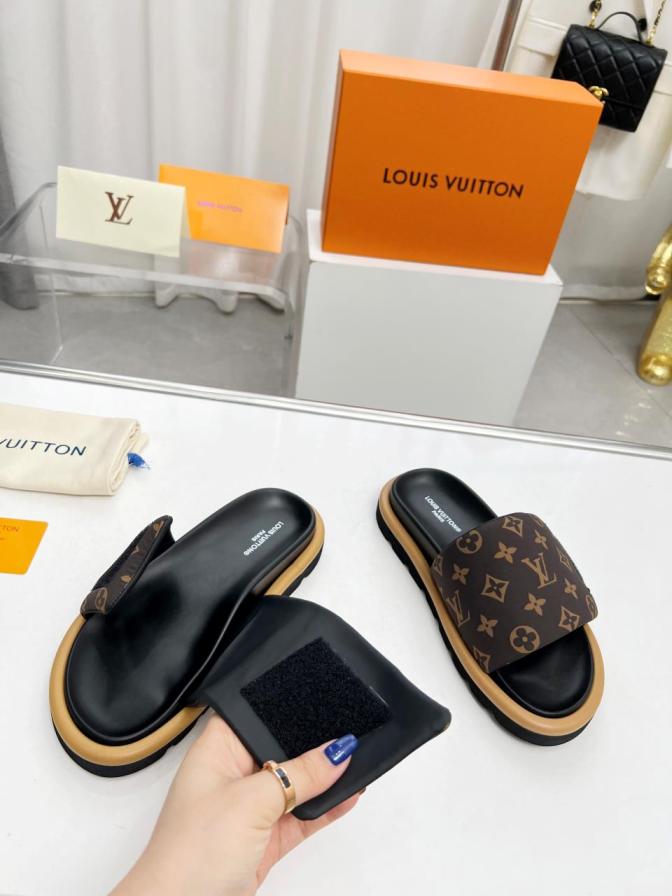Louis Vuitton LV unisex slippers 133883