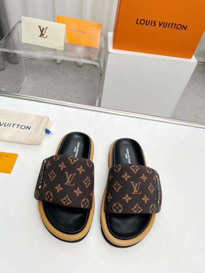 Louis Vuitton LV unisex slippers 133883