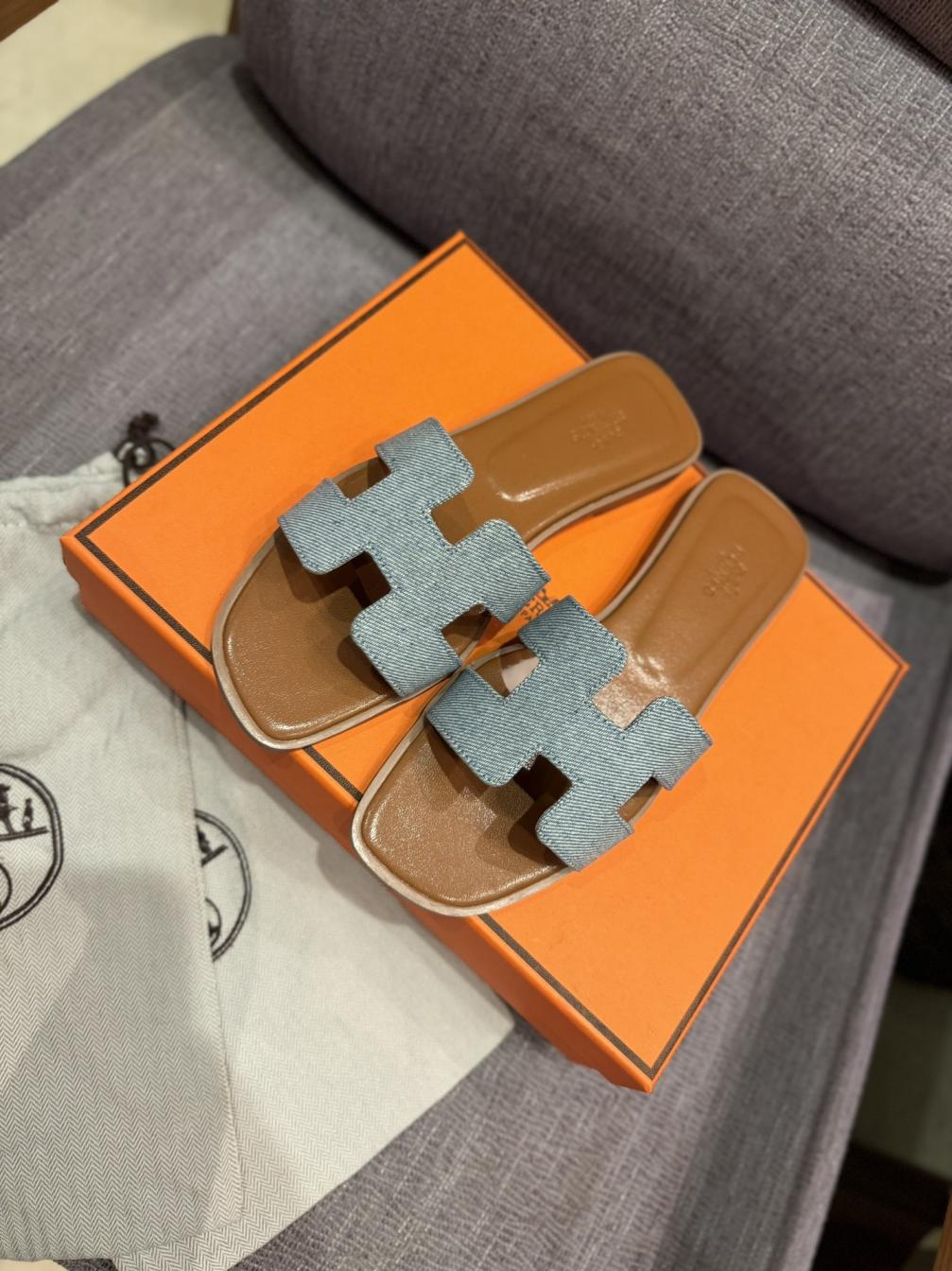 HERMES classic leather slippers