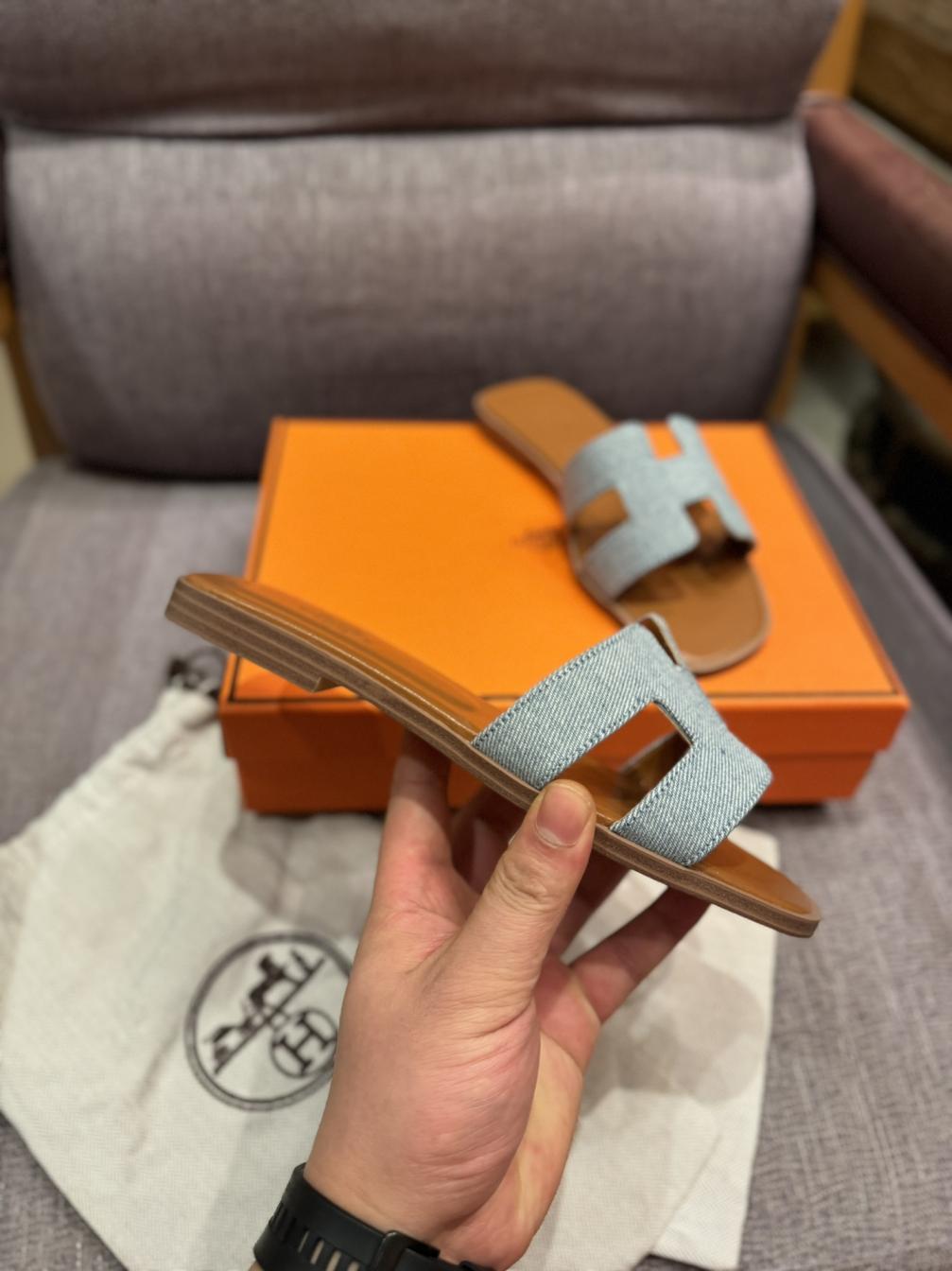 HERMES classic leather slippers