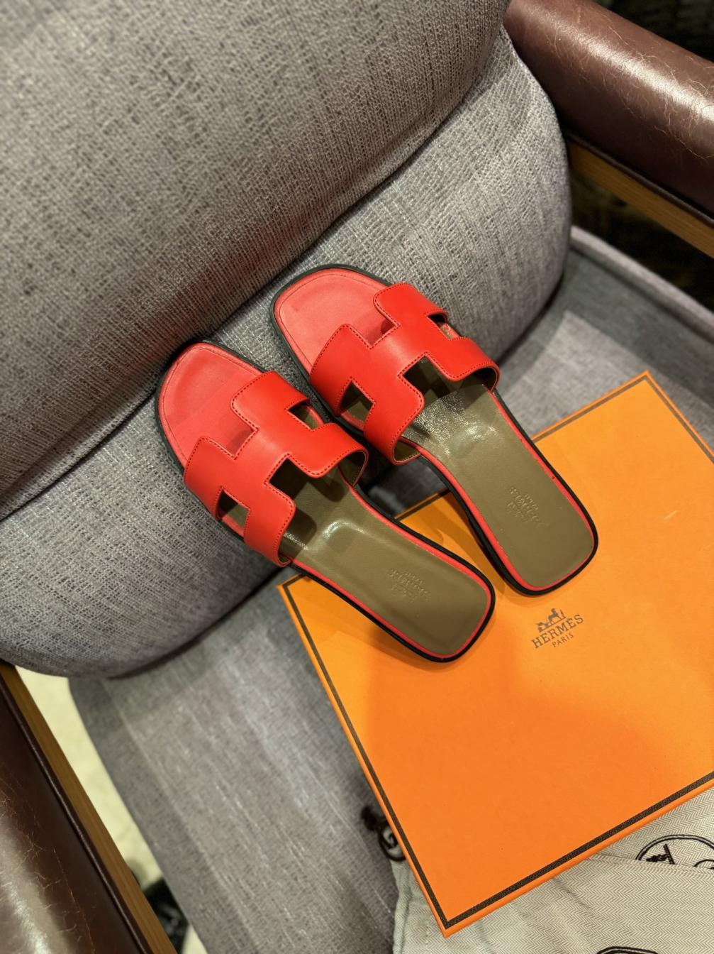 HERMES classic leather slippers
