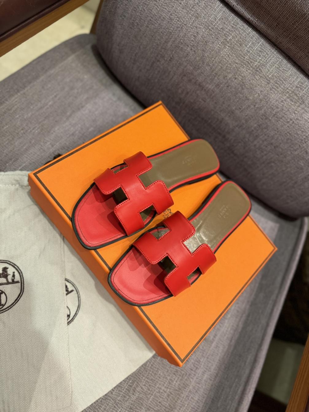 HERMES classic leather slippers