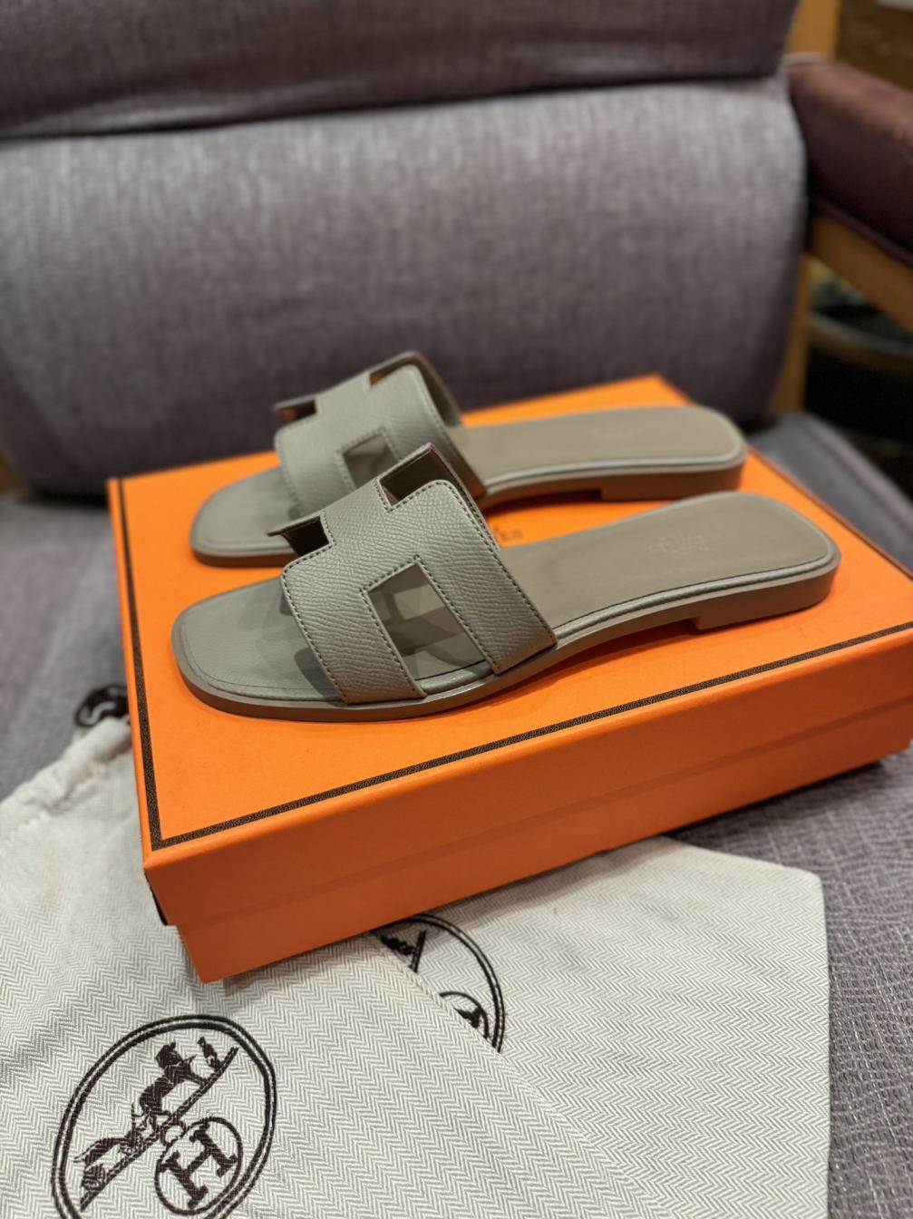 HERMES classic leather slippers