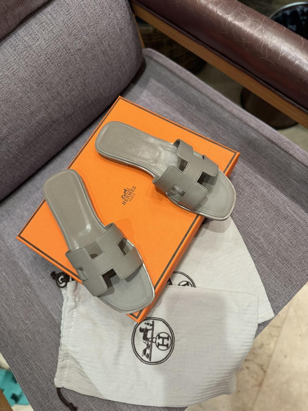 HERMES classic leather slippers