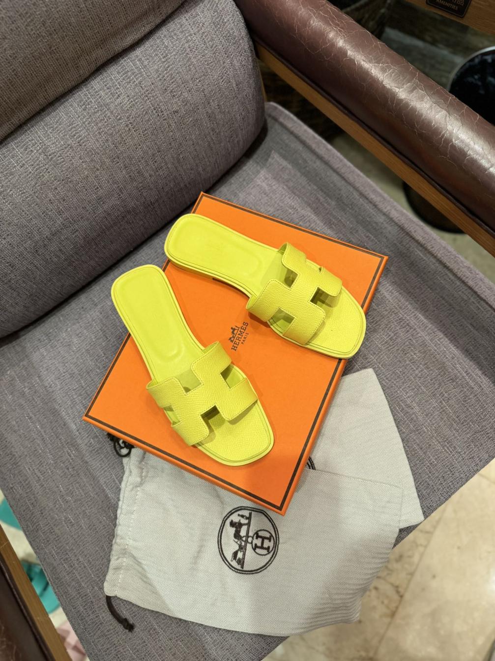 HERMES classic leather slippers