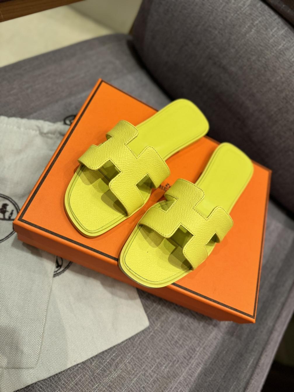 HERMES classic leather slippers
