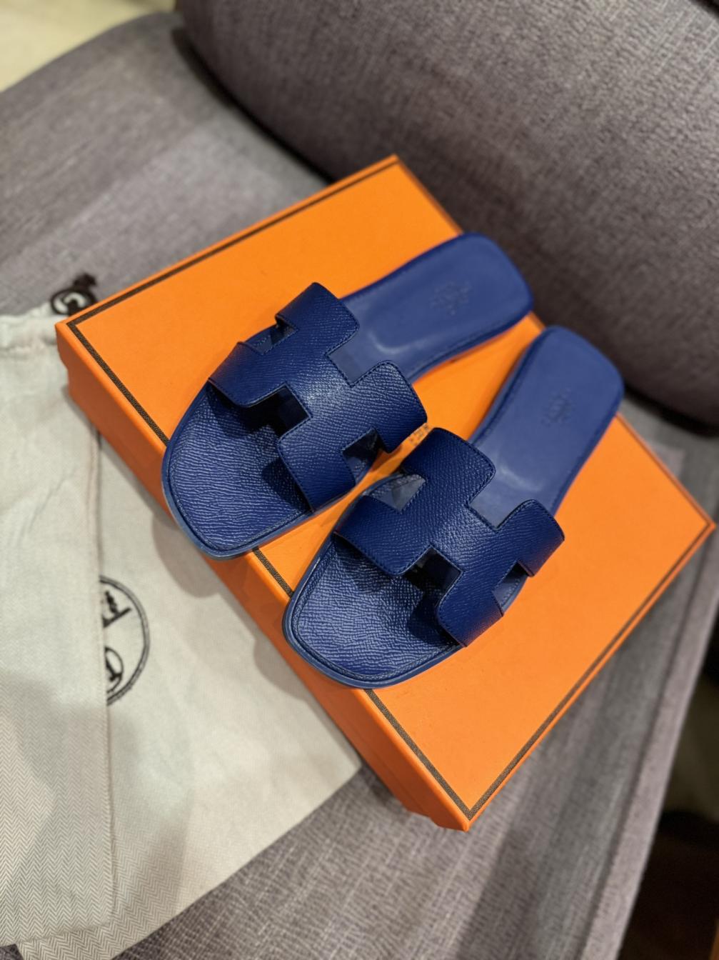 HERMES classic leather slippers