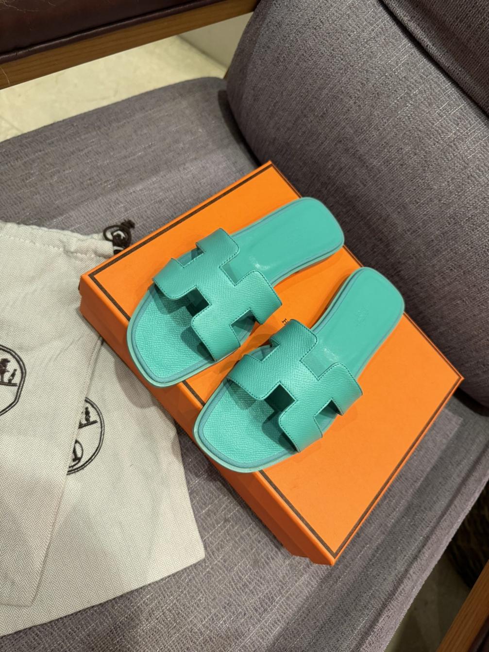 HERMES classic leather slippers