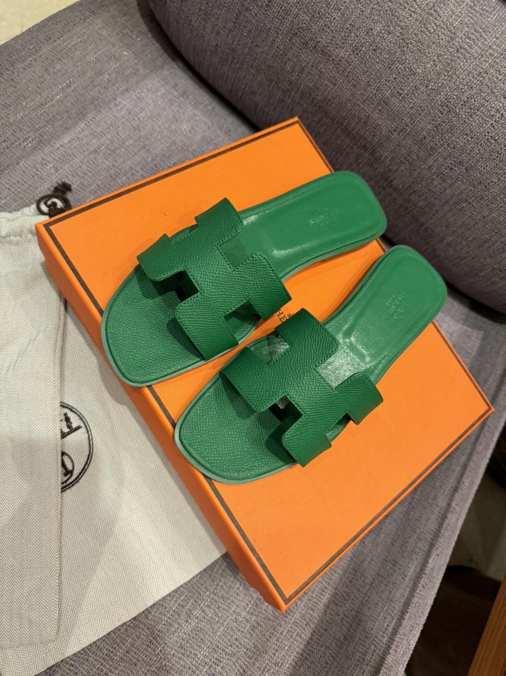HERMES classic leather slippers