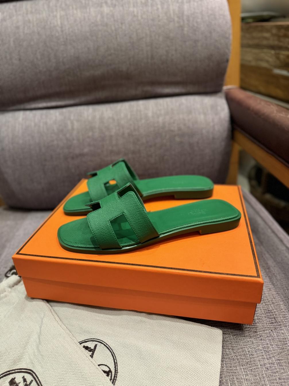 HERMES classic leather slippers