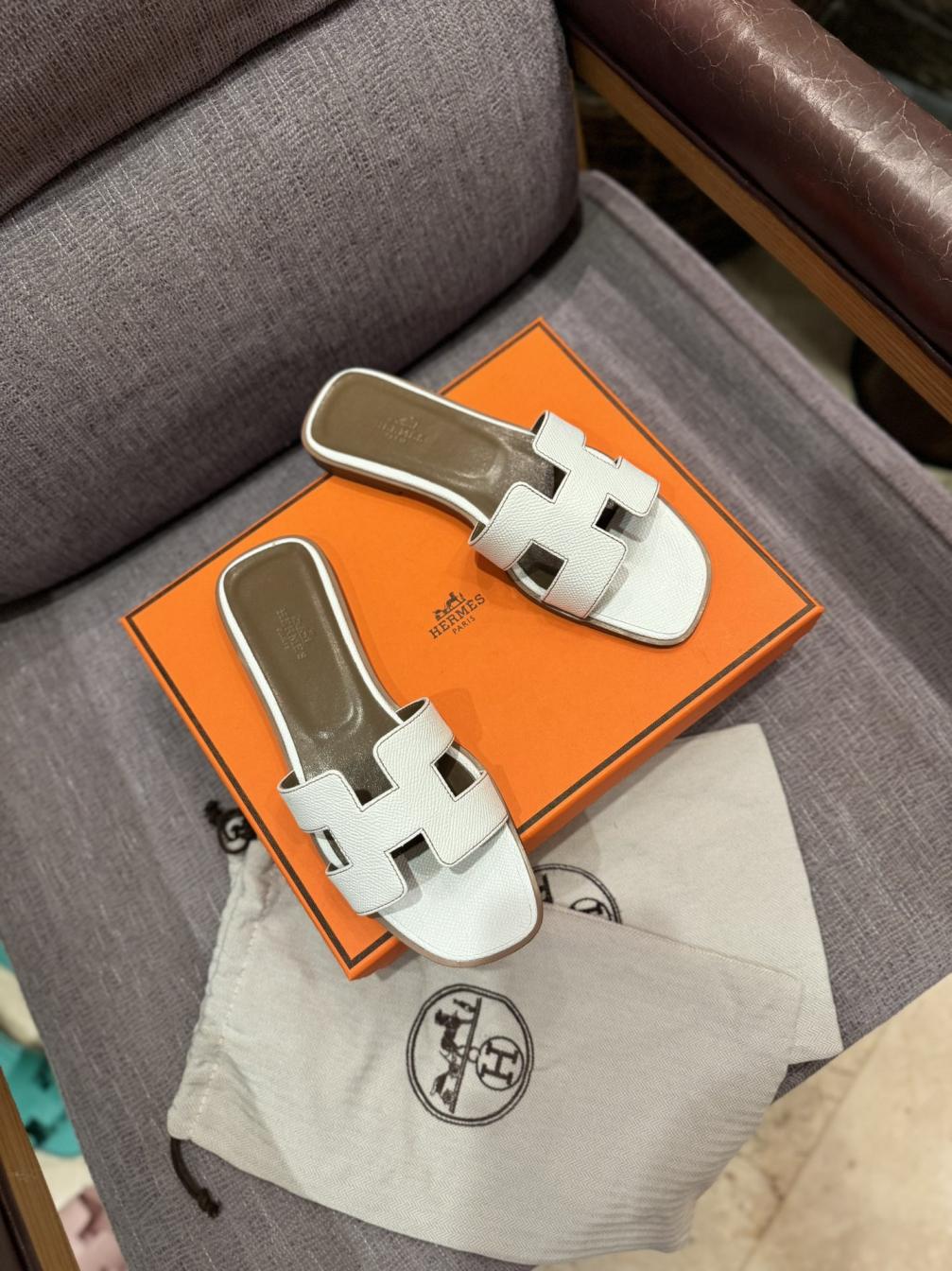 HERMES classic leather slippers