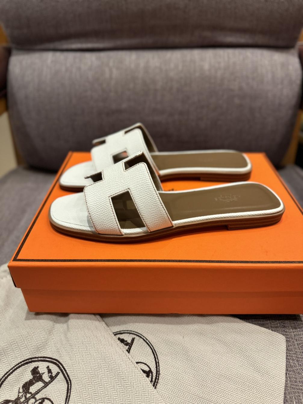 HERMES classic leather slippers