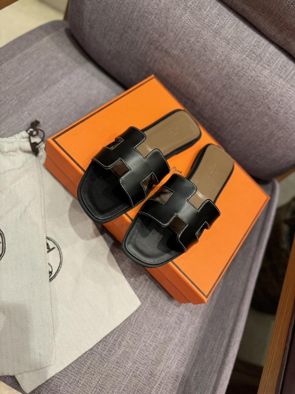 HERMES classic leather slippers