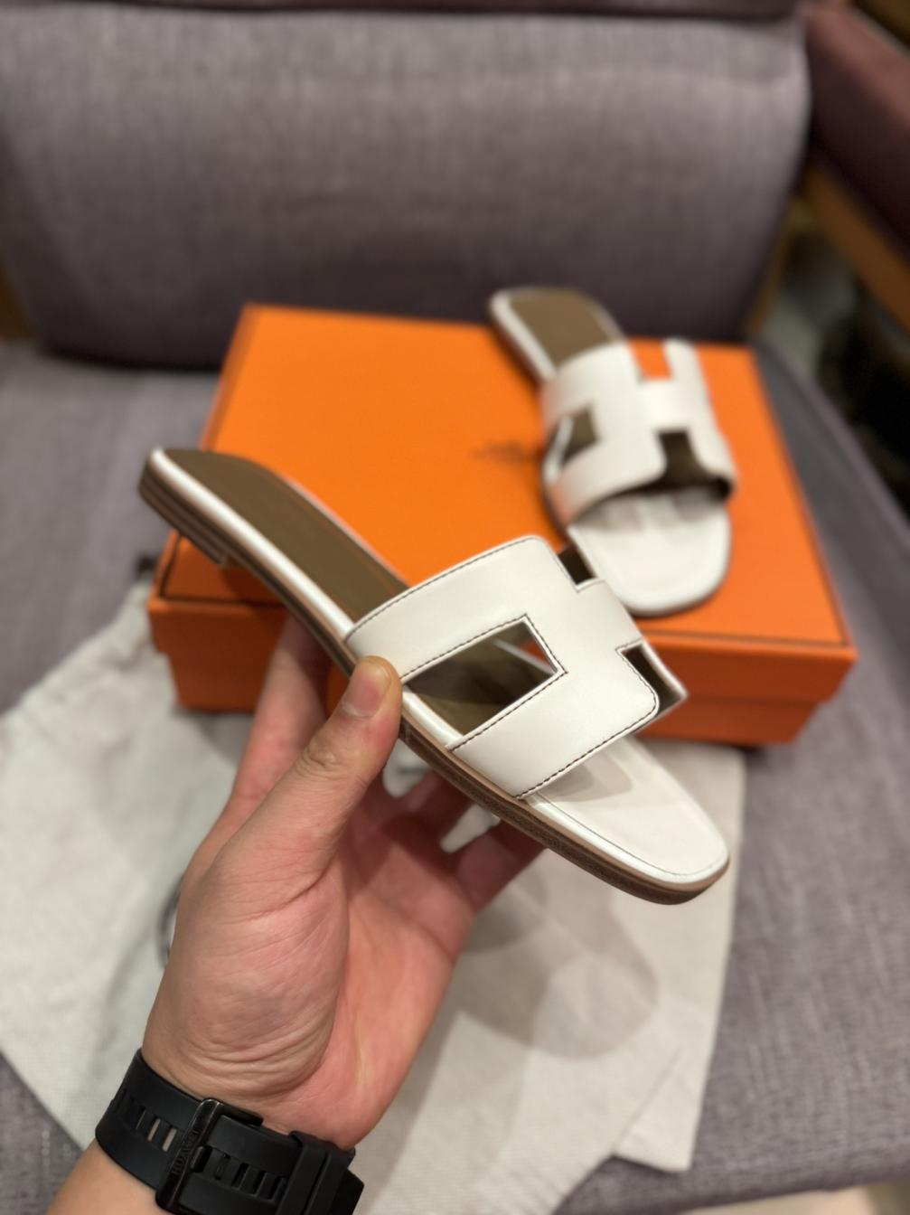 HERMES classic leather slippers