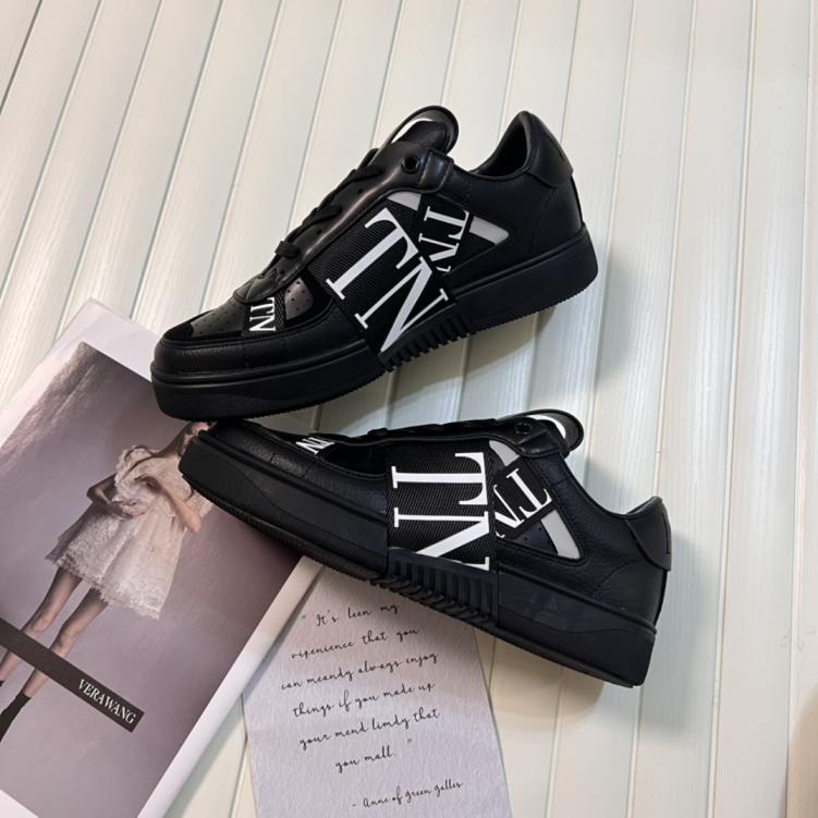VALENTINO unisex sneakers