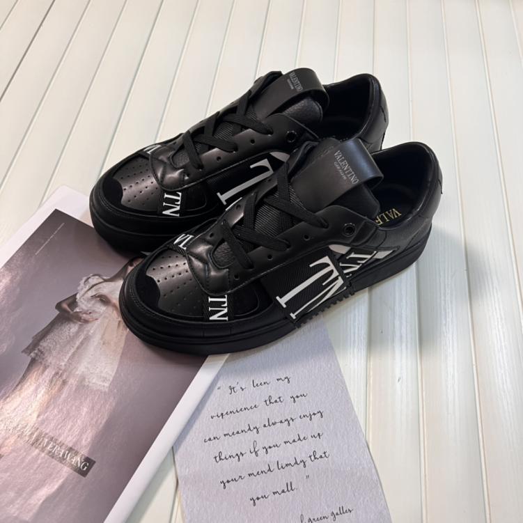 VALENTINO unisex sneakers