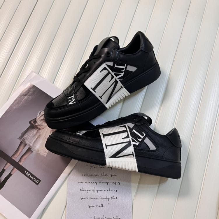VALENTINO unisex sneakers