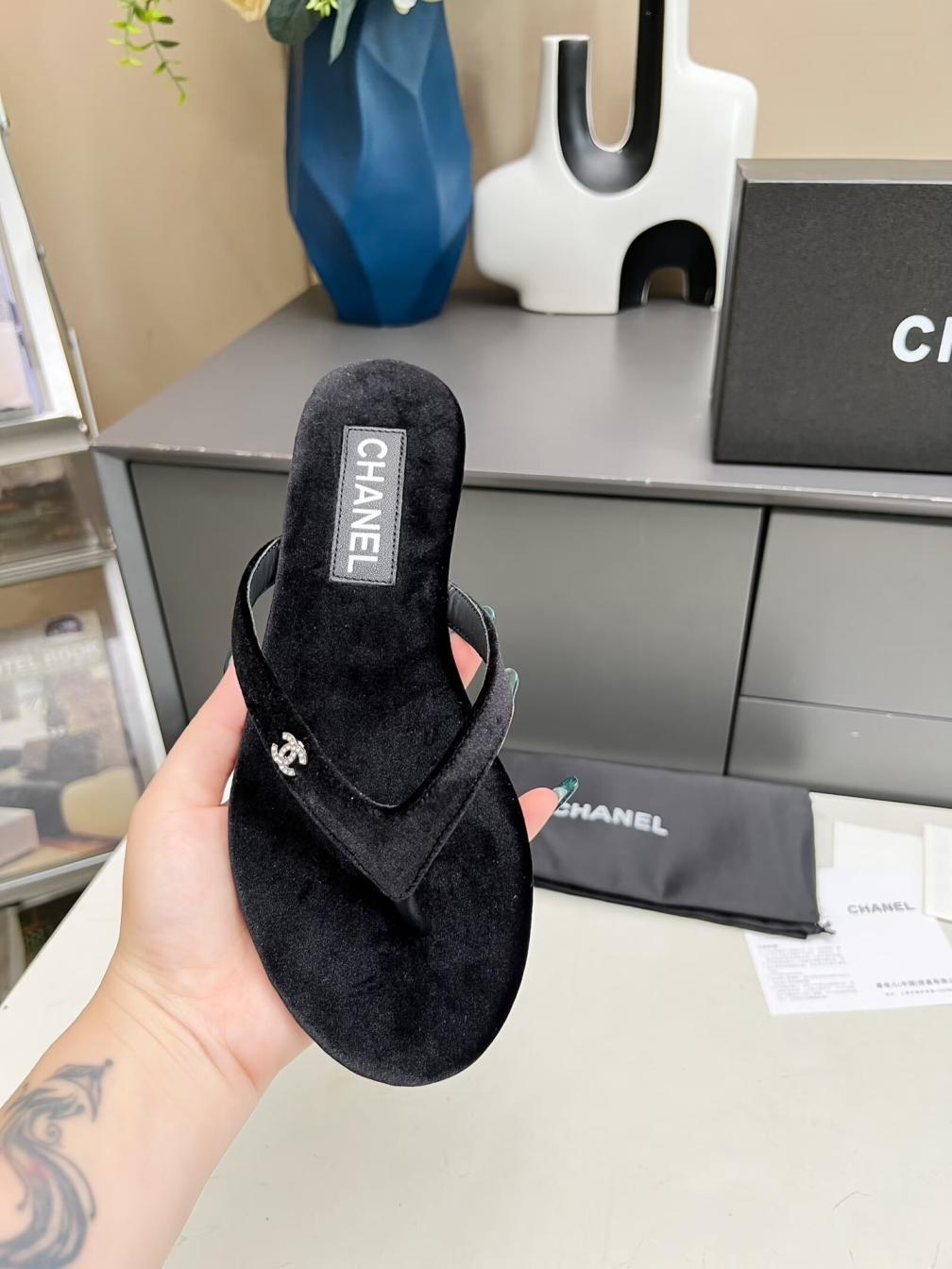 Chanel velvet flat slippers