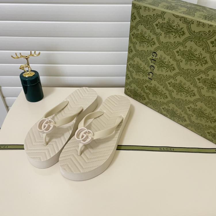 GUCCI GG new flat slippers
