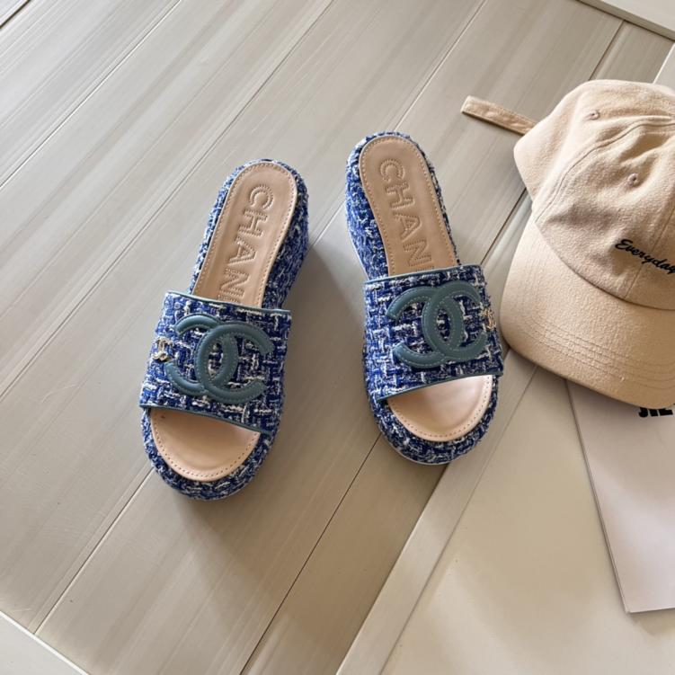 CHANEL New CC slippers