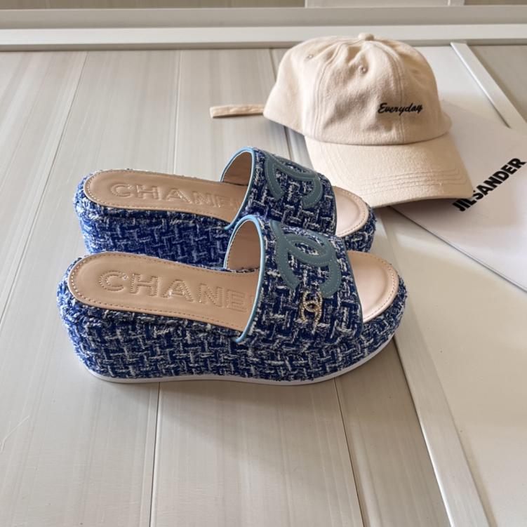 CHANEL New CC slippers
