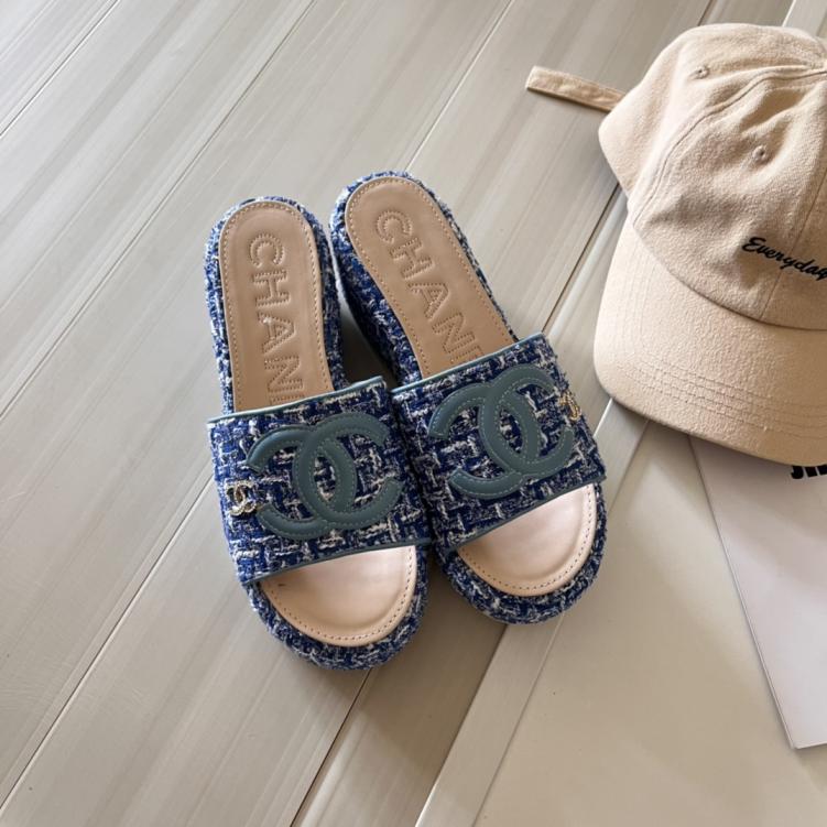 CHANEL New CC slippers