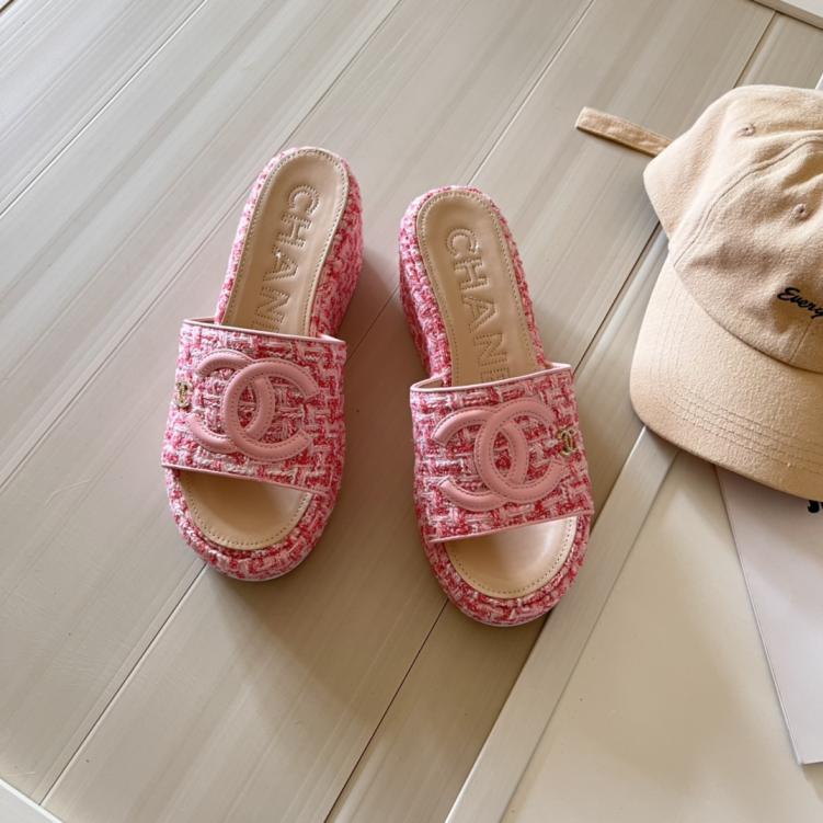 CHANEL New CC slippers
