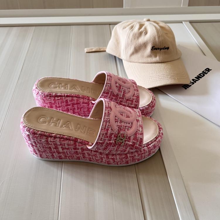 CHANEL New CC slippers