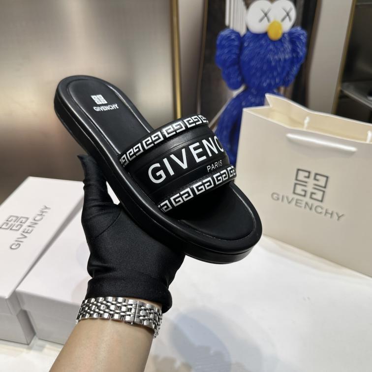 GIVENCHY Marshmallow slippers