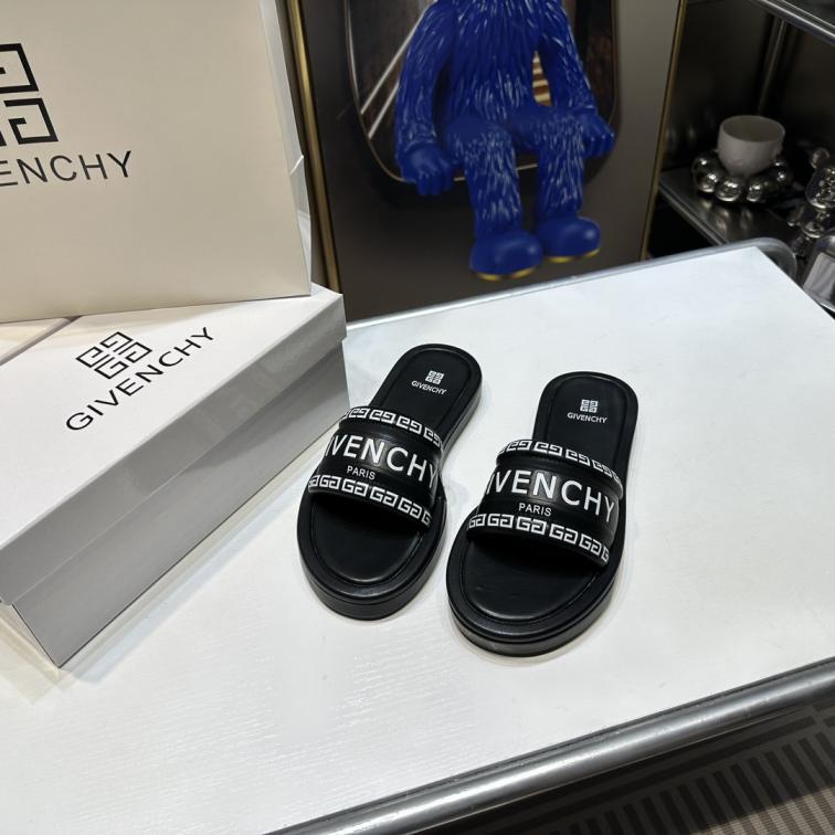GIVENCHY Marshmallow slippers