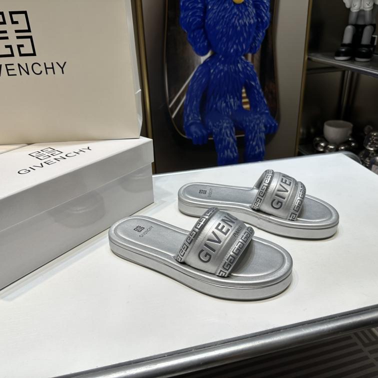 GIVENCHY Marshmallow slippers