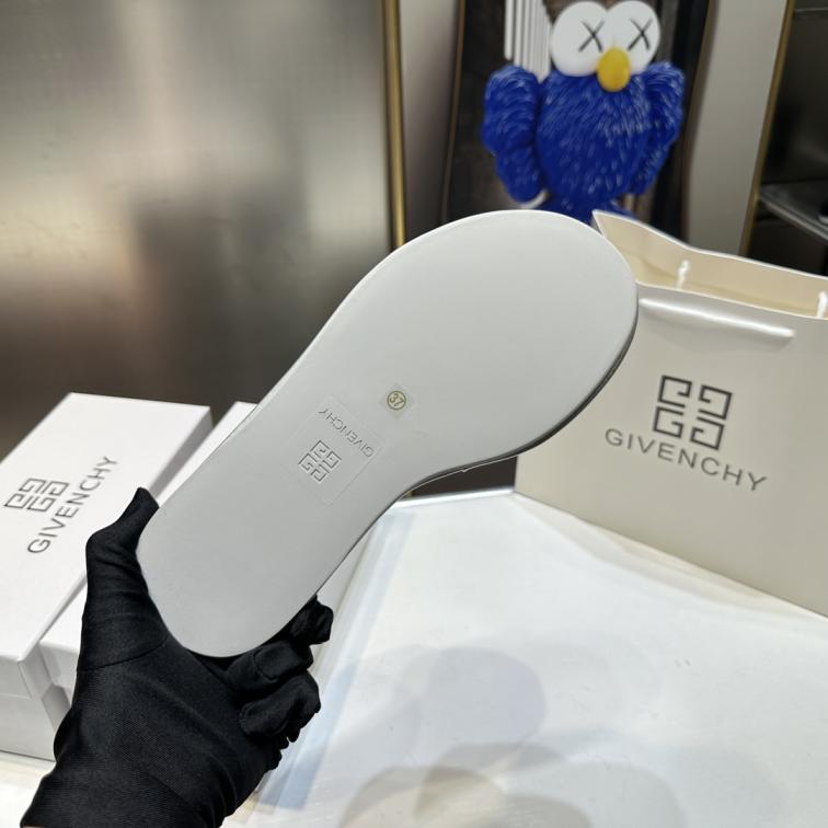 GIVENCHY Marshmallow slippers