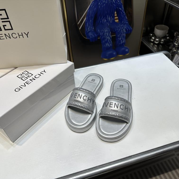 GIVENCHY Marshmallow slippers