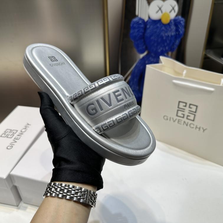 GIVENCHY Marshmallow slippers