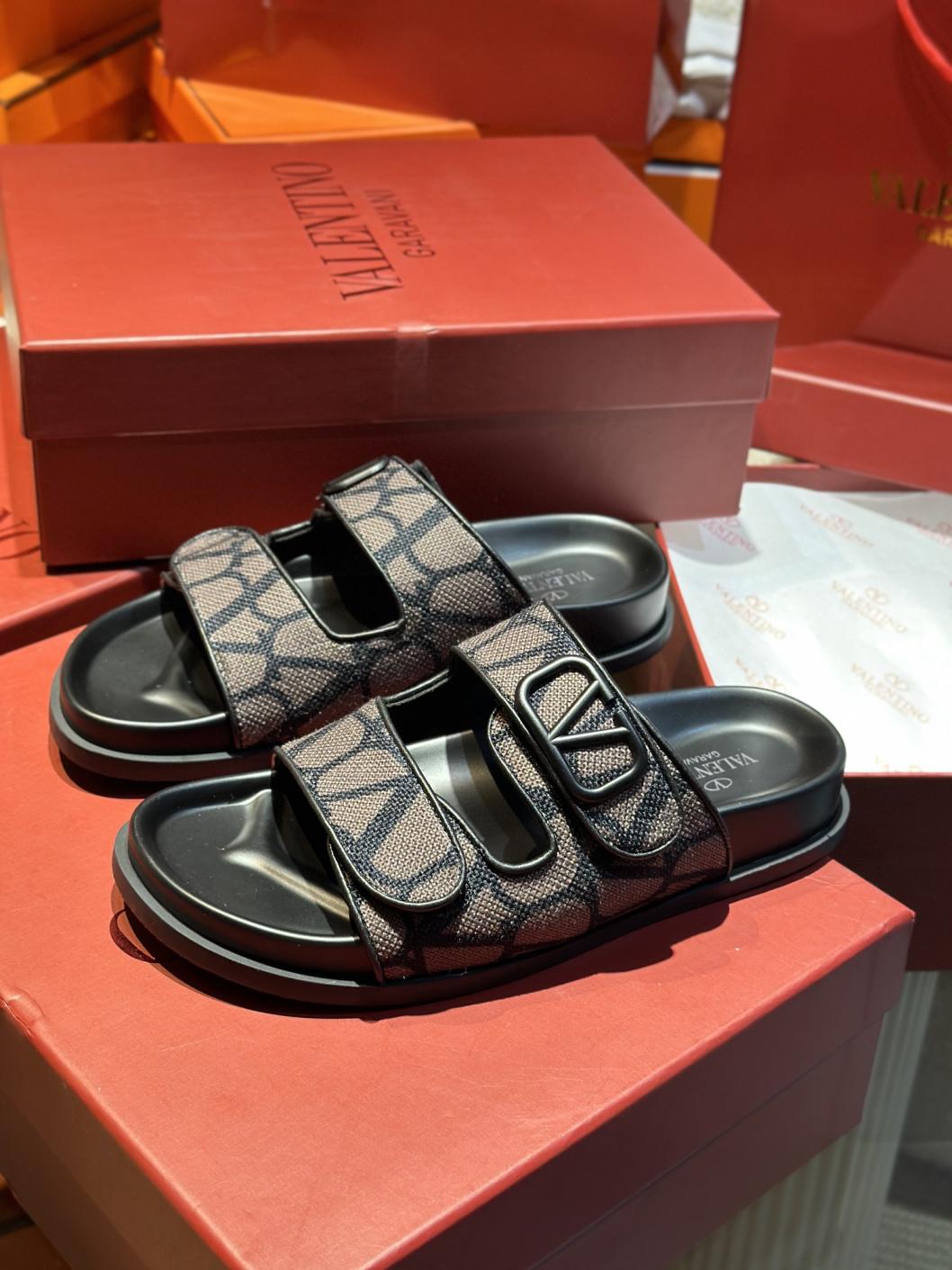 Valentino V unisex slippers