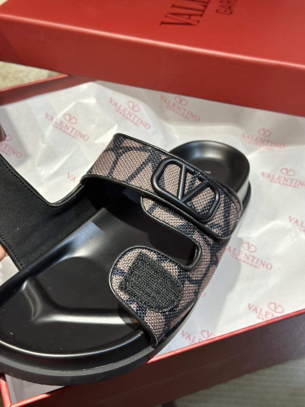 Valentino V unisex slippers