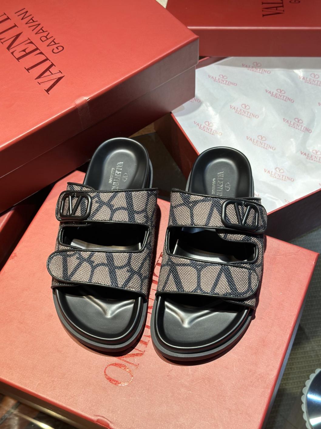 Valentino V unisex slippers