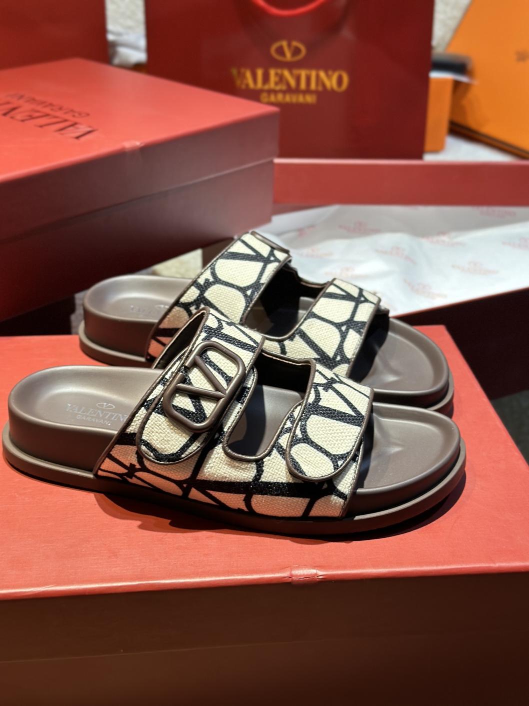 Valentino V unisex slippers