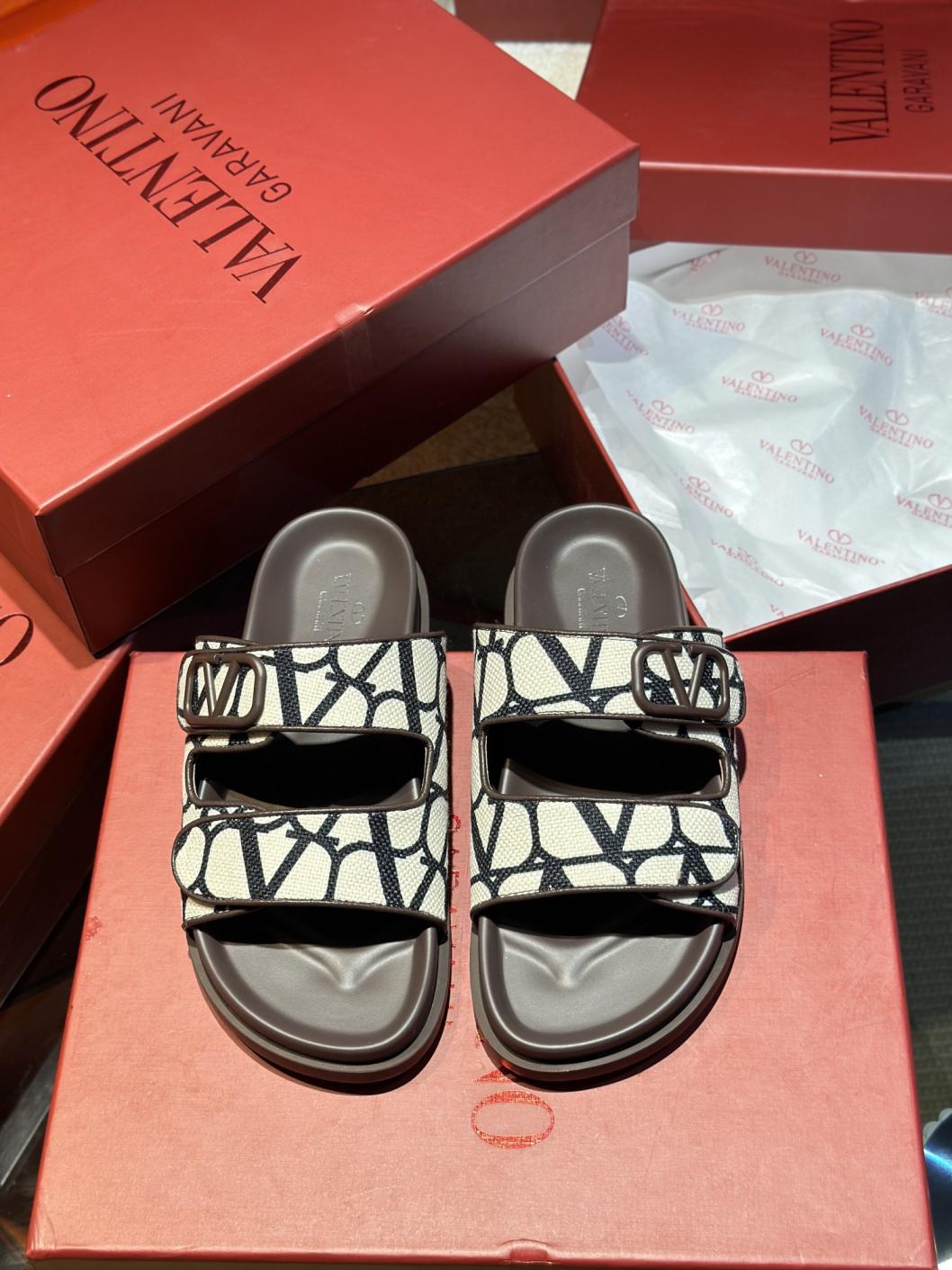 Valentino V unisex slippers