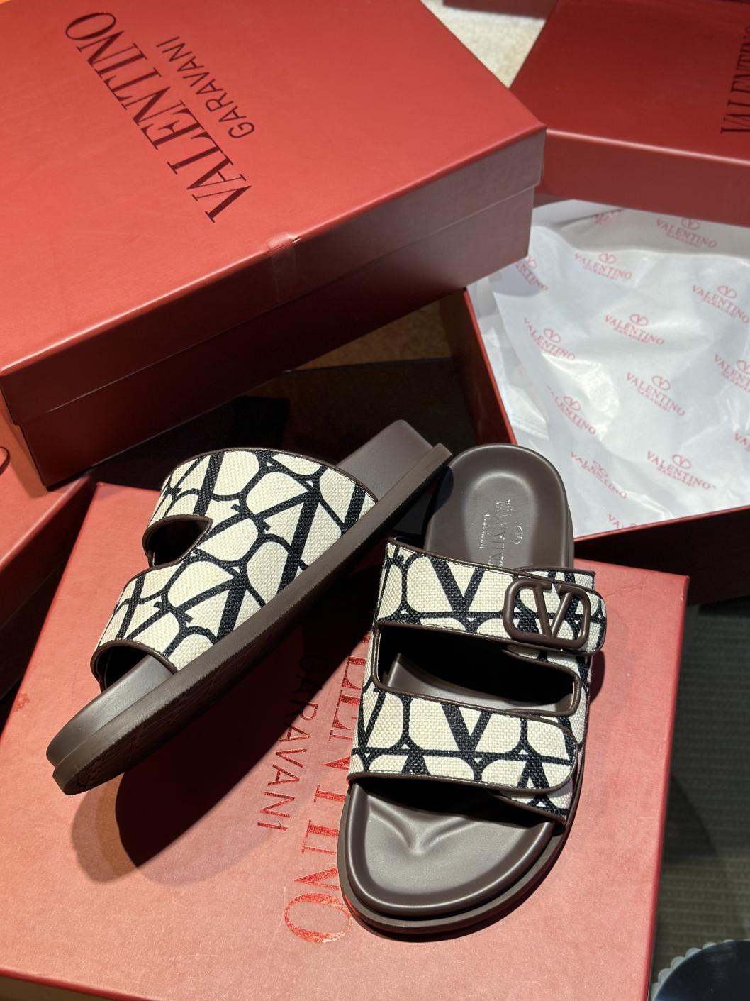 Valentino V unisex slippers