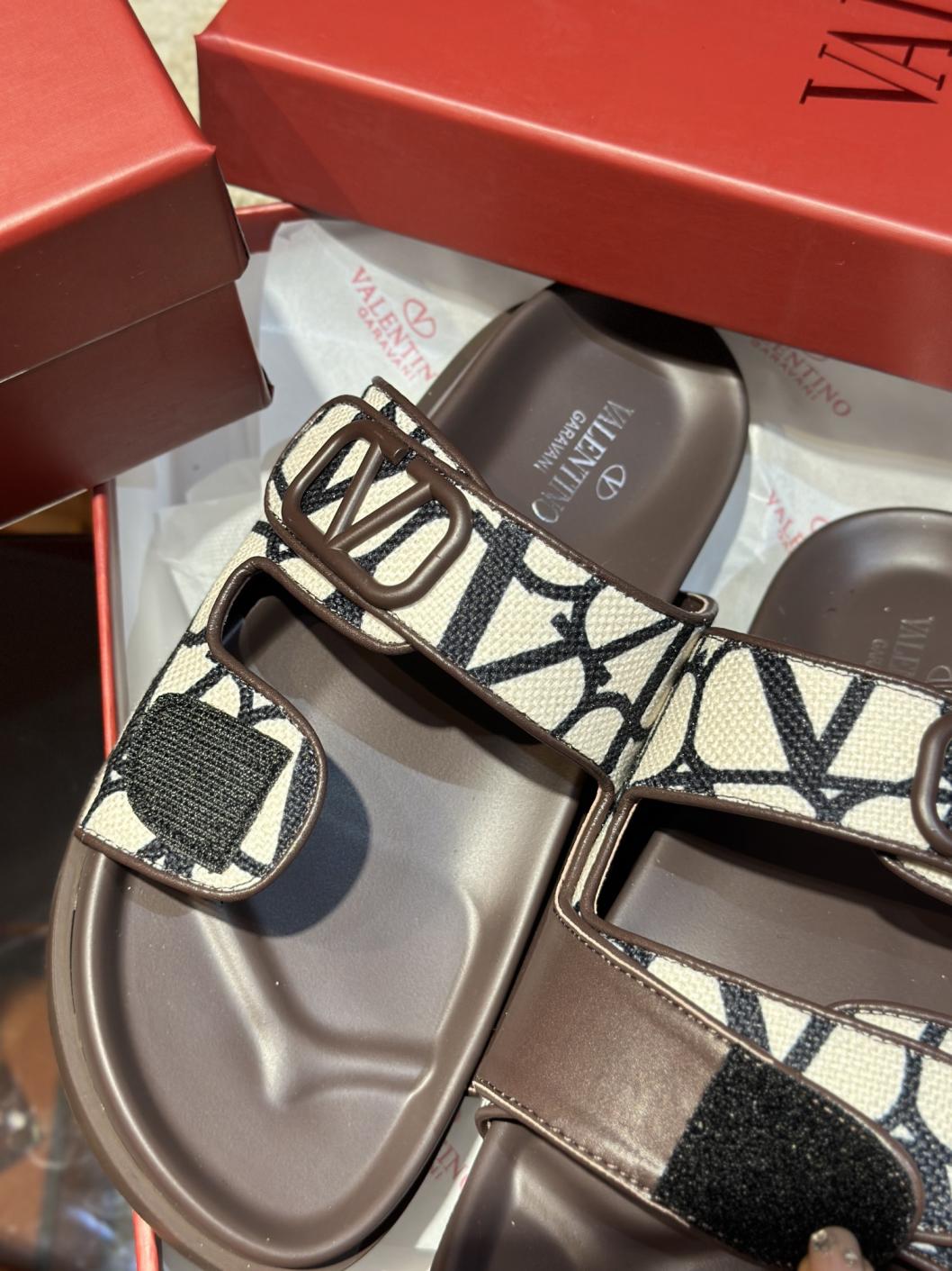 Valentino V unisex slippers