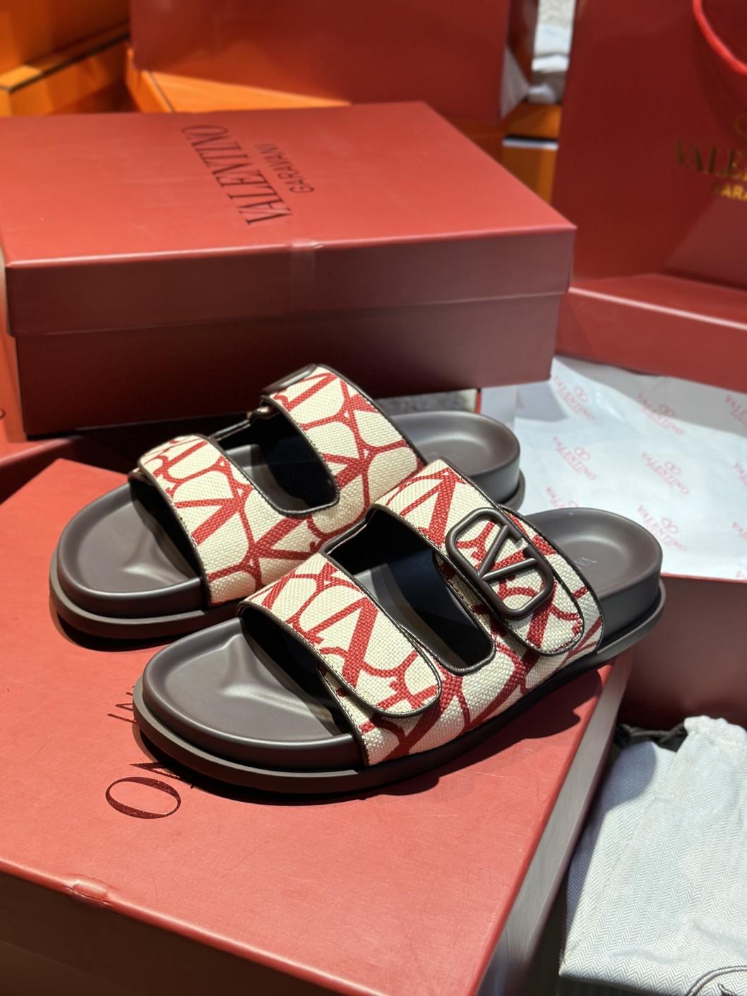 Valentino V unisex slippers